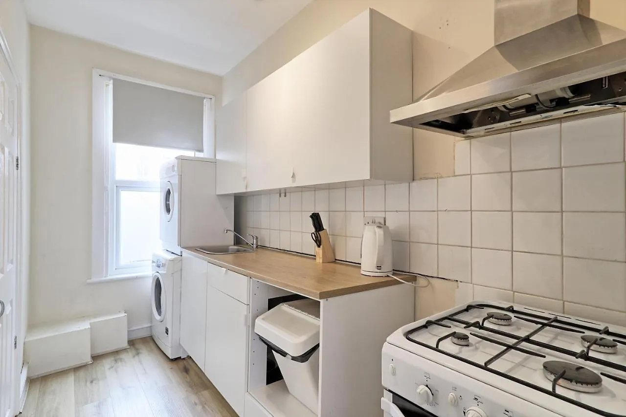 Lovely 1-Bedroom Condo Near The Sea Front Southend-on-Sea