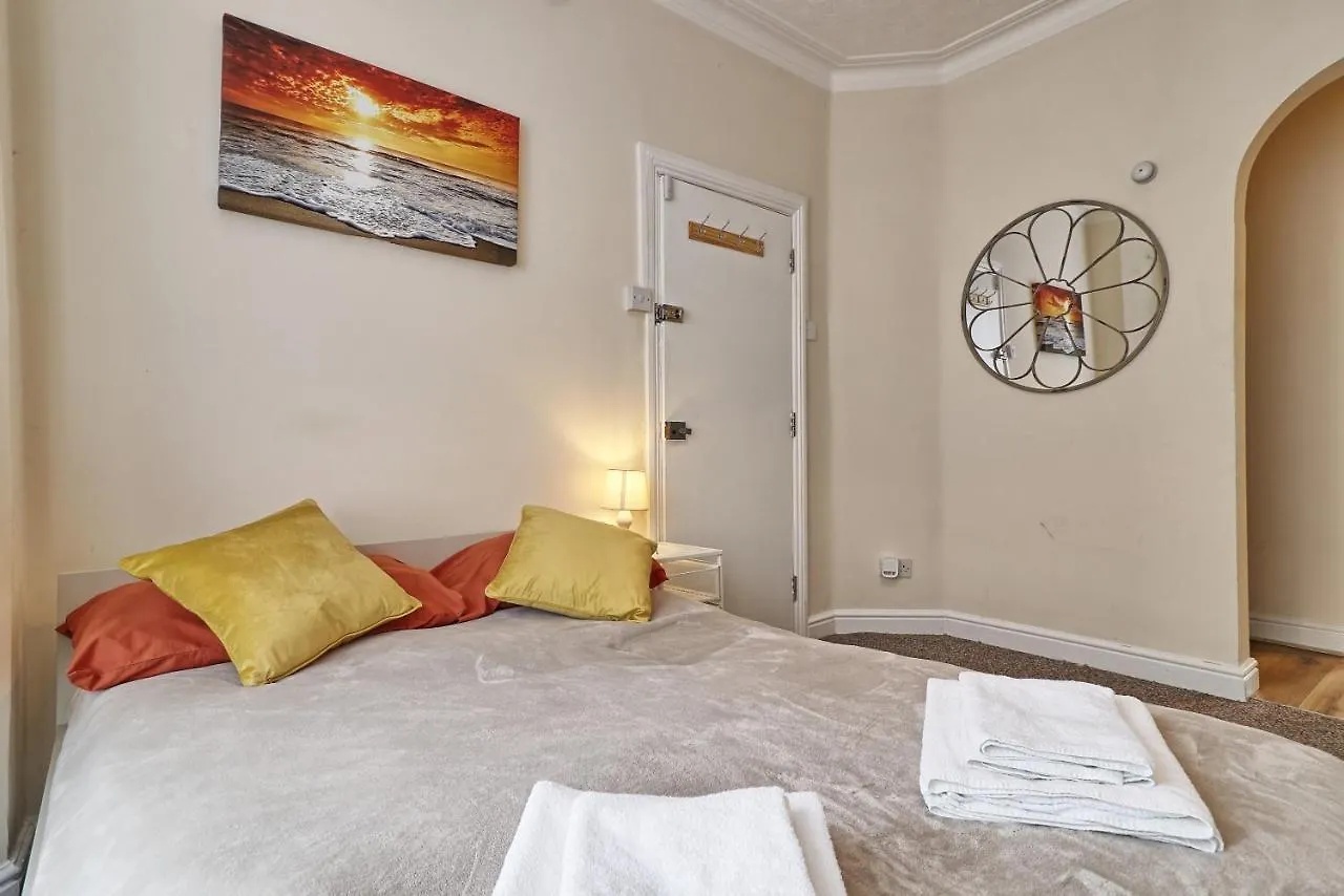 Apartment Lovely 1-Bedroom Condo Near The Sea Front Southend-on-Sea