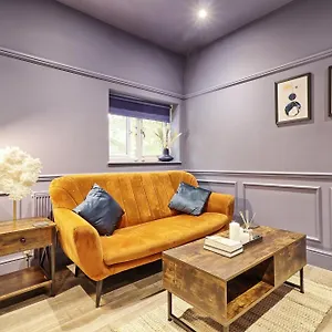 For Couples & Travelers - Apartment
