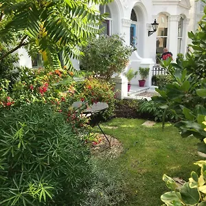 https://victorian-apartment-5-mins-from-the-sea.brighton-hotels-england.com